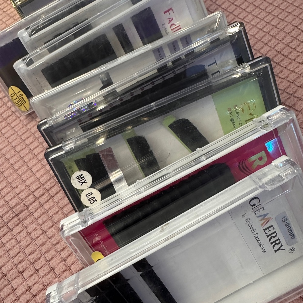 Long Eyelash Extension bundle - Picture 4 of 13